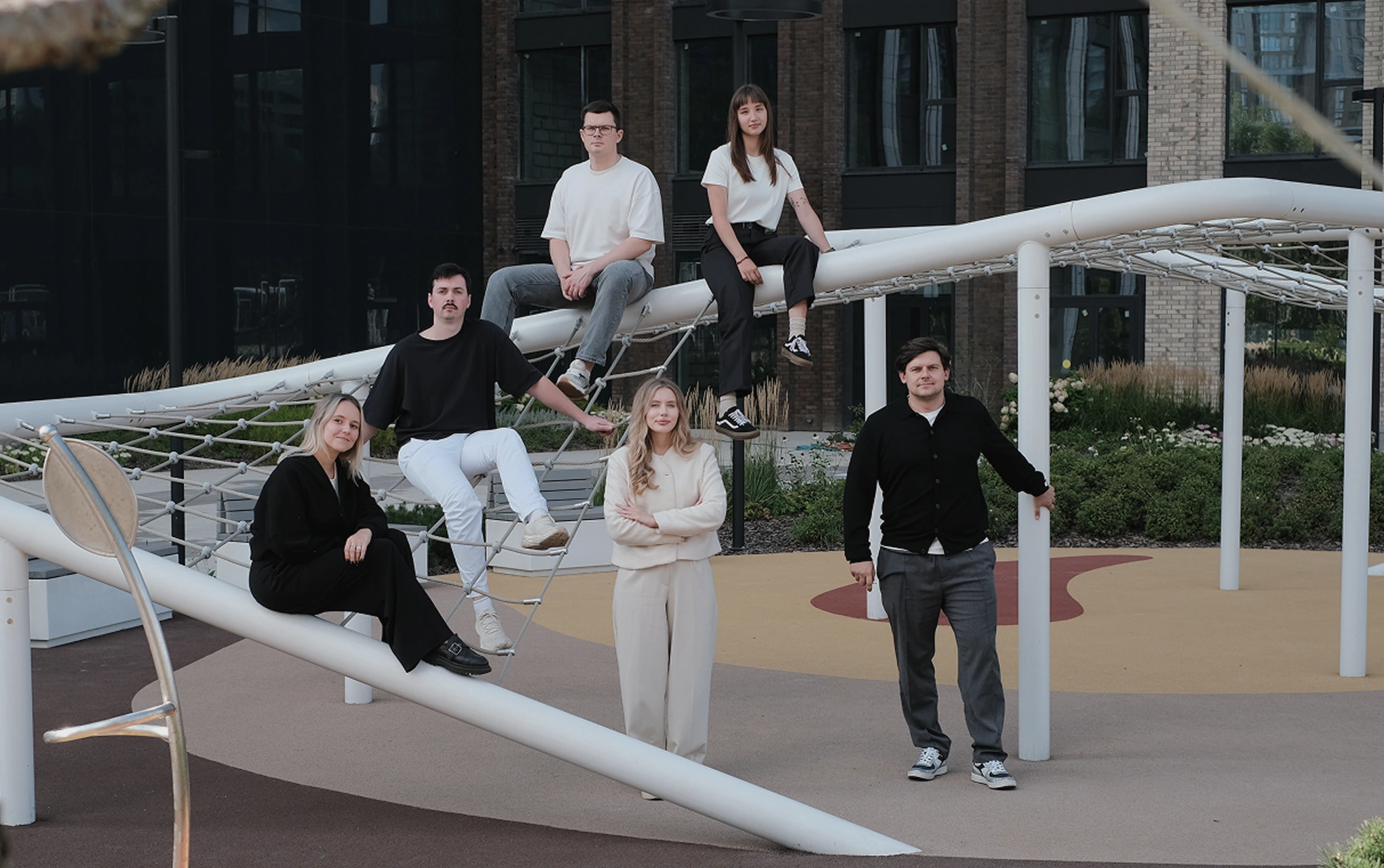 Команда Паркфит на спортивной площадке